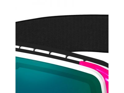 シリコン付きストラップを採用。