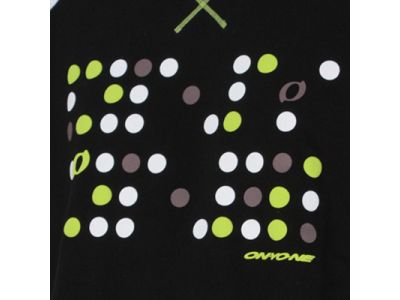 ドット柄で「ONYONEを表現」よく見るとドットの中にオーバルエッジが・・・遊び心のあるプリントでリラックス。