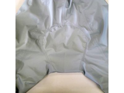 耐久性を考慮し、張りのある防水素材を配置。