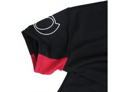 肩の可動域を広げ、動作時のバタつき、ツッパリを抑えます。