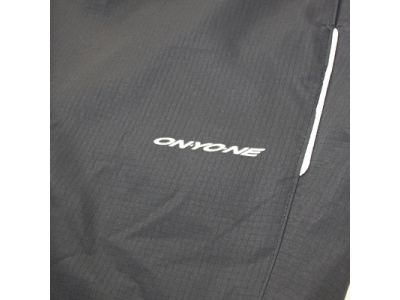 反射ロゴで夜間トレーニングなどでの視認性を向上させます。