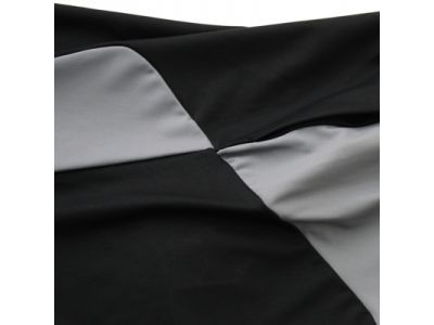 高密度ニットで多少の防風性があります。