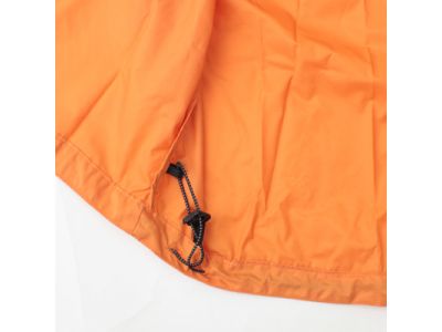 ドローコード+ストッパーで悪天候時でもしっかりフィット。風の巻き込みを軽減してくれます。