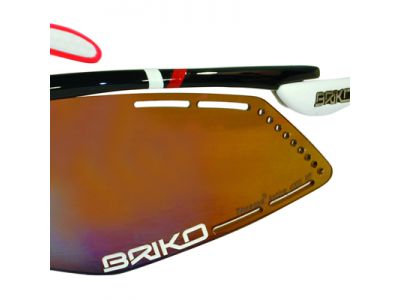 ベンチレーション機能を15％アップするベンチホール。