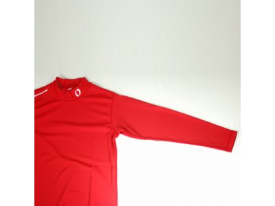 タイローカット：長袖シャツが投球時に邪魔にならないように肩から手首に近づくにつれてフィットするシルエットを採用しました。