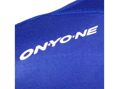 右肩にONYONEロゴ(プリント）。