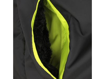 ポケット甲部分がフリースになっており、ハンドウォーマーとして使用可能。