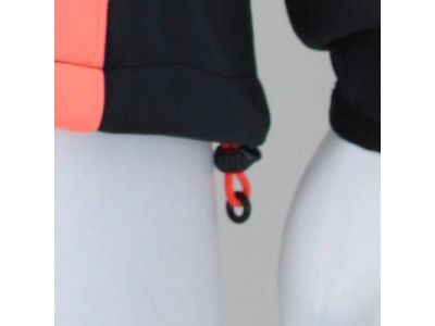 裾はドローコードで調節可能