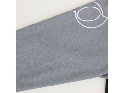 袖部分：熱線反射、吸汗速乾性に優れたヘザーテック素材