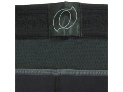 ウエスト下部分をストレッチメッシュにすることにより十分に空気を取り入れられ衣服内のムレを大幅に軽減します。