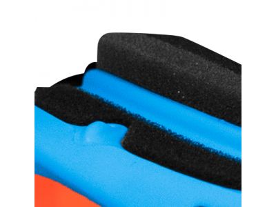 3層スポンジを採用しているので高いフィット性を可能にします。