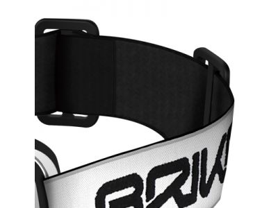 リアバックル付き。