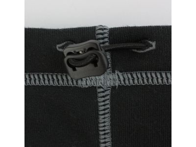 ゴムコードでサイズ調整可能