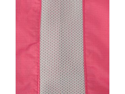 背中中心にメッシュ素材を配置しベンチレーション機能を搭載。通気性を確保し衣服内のムレを軽減