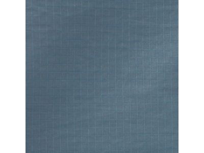 軽量でコンパクト性能を実現する13dtex（12ｄ）リップストップ素材に突然の雨に対応する為に、撥水加工を施しています。