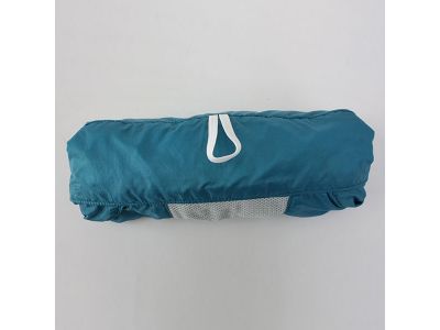 後衿に備え付けられたポケッタブル仕様は、全体をたたみながらまとめるため、シワになりにくい仕様になっています。ジャージシステムポケットなどに入れコンパクトに持ち運べる優れものです。