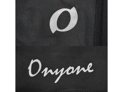 夜間走行時の安全性を考慮して各所へ車のライトに反射して視認性を確保する再帰反射ロゴを搭載。