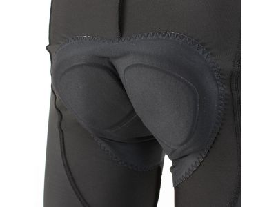 ３D立体構造で身体によりFITし、激しい動きにもストレスなくついてきます。また、表面生地は高機能素材を使用し快適性にも優れています。