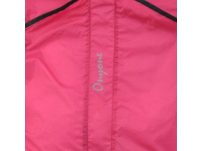 夜間走行時の安全性を考慮して各所へ車のライトに反射して視認性を確保する再帰反射ロゴを搭載。