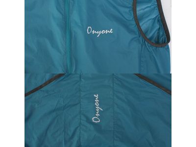 夜間走行時の安全性を考慮して各所へ車のライトに反射して視認性を確保する再帰反射ロゴを搭載。