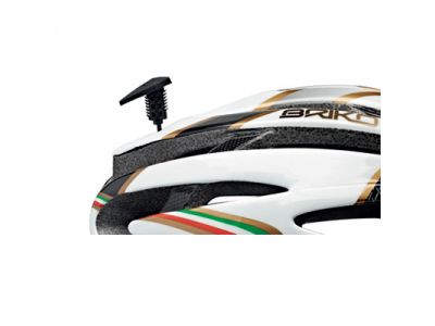 より高いフィット性を実現する為に、ロールフィットの位置を垂直方向へ3段階に調整することが可能