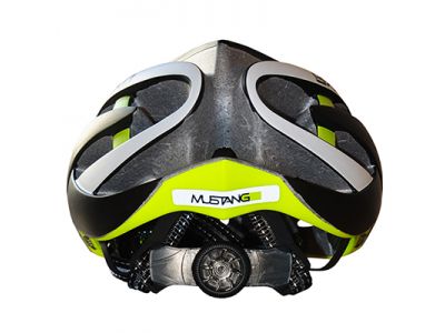 視認性の高い再帰反射材を配置。