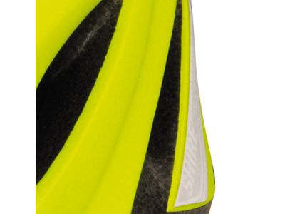 視認性の高い再帰反射材を配置。