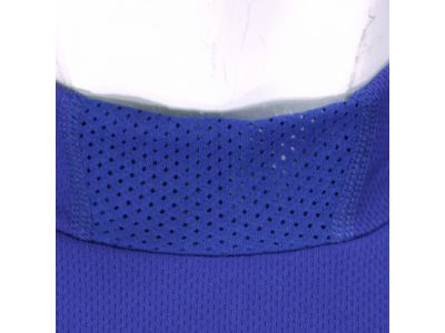 エアースルーネック：ネック前面に通気性を考慮しメッシュ素材を採用しました。