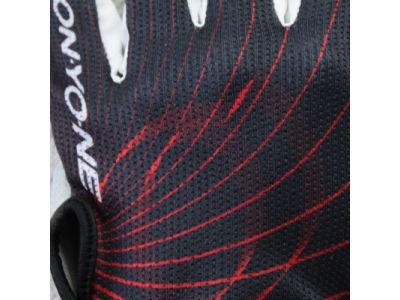 昇華プリントでグラフィックを表現。