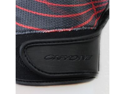 手首の操作性を妨げないよう細めのネオプレーン素材を使用。