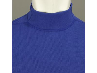 衿脇部分を別パーツにする事で首周りの収縮が容易になり着脱しやすく、首周りの違和感が軽減されます。