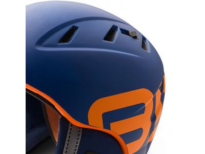 高い通気性を発揮するベンチレーションホール。