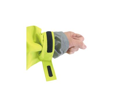 袖口からの水・雪の侵入を防ぐ二重袖仕様です。