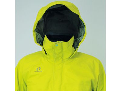 視界の広い収納フード。形状にこだわりフィット感抜群。