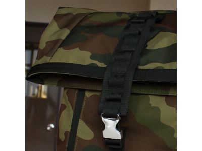 荷物の量に合わせてフタの位置調整が可能。