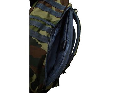 ラップトップを安全に収納できるファスナー付きポケット