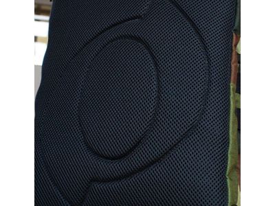 クッション性と通気性に優れた背面エアメッシュ