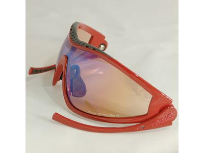 下方向への折りたたみ式テンプル テンプルアジャスト機能搭載