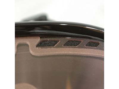 レンズ内の曇り止めにベンチレーション付レンズ