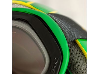 ヘルメット着用時でも完璧なフィット性を可能にするフルフィットエクステンション