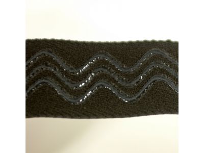 アクティブな動きのなかでもゴーグルがずれないようにストラップ裏面にシリコンが配置されています。