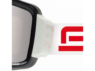 フルフィットエクステンション フレーム外枠に取り付けられた可動パーツ。ヘルメットとの併用時に高いフィット性を実現。