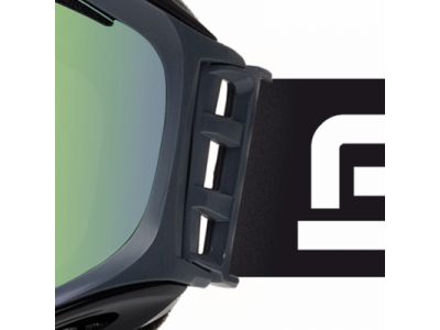 フルフィットエクステンション フレーム外枠に取り付けられた可動パーツ。ヘルメットとの併用時に高いフィット性を実現。