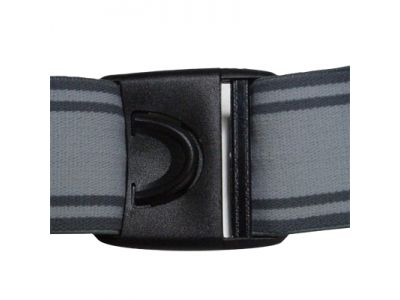 脱着を考慮してストラップ後部にリアバックルを配置。