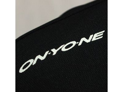 右肩オンヨネロゴ。