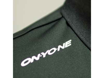 右肩オンヨネロゴ。