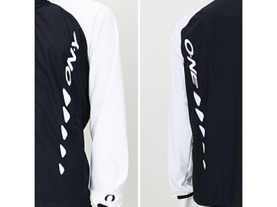 左前、左背中にONYONEロゴ。