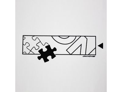 パズル柄が特徴的なプリント