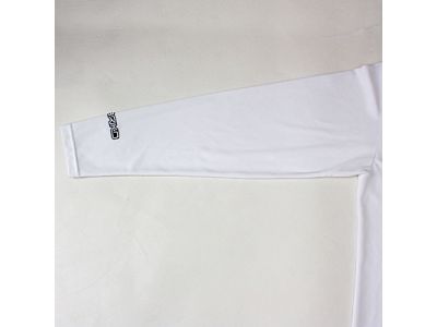 袖がバタつきにくいタイローカット仕様