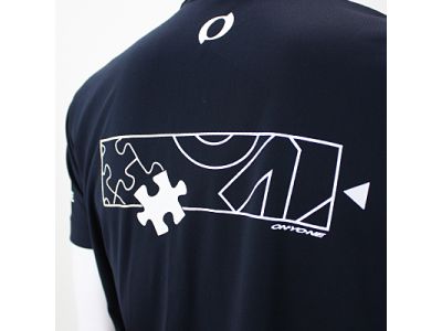 パズル柄が特徴的なプリント